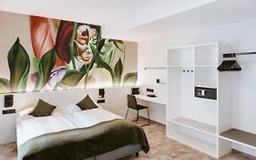 Art-Inn Design Self-Check-In-Hotel